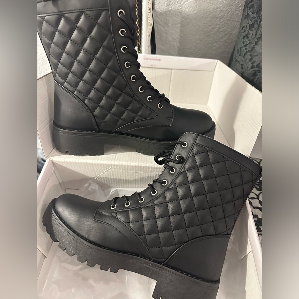 Olivia Miller quilted lace up boot BNWB
